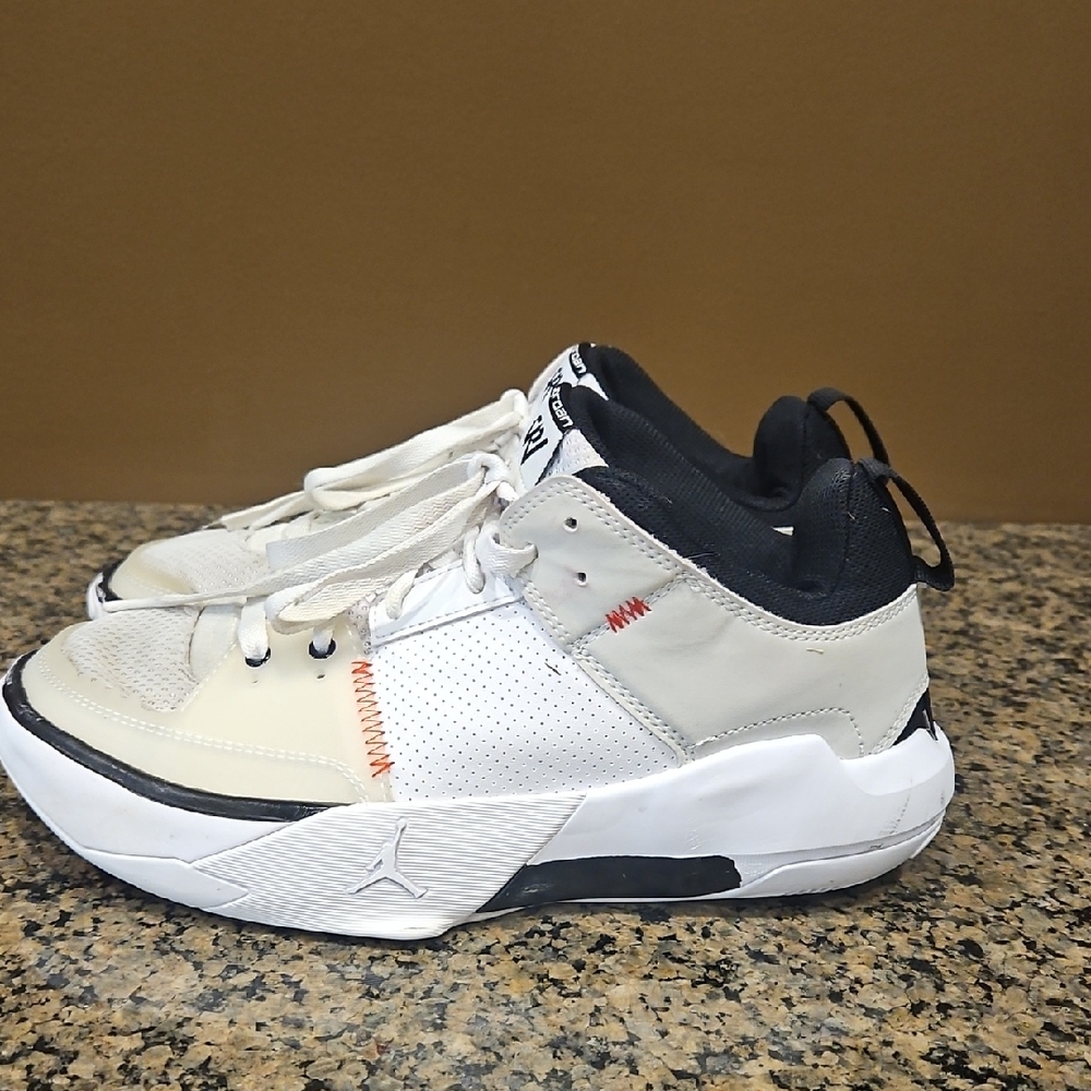 BOYS NIKE SHOES
